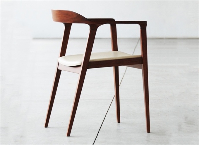 北歐風(fēng)餐廳創(chuàng)意時尚實木靠背椅子