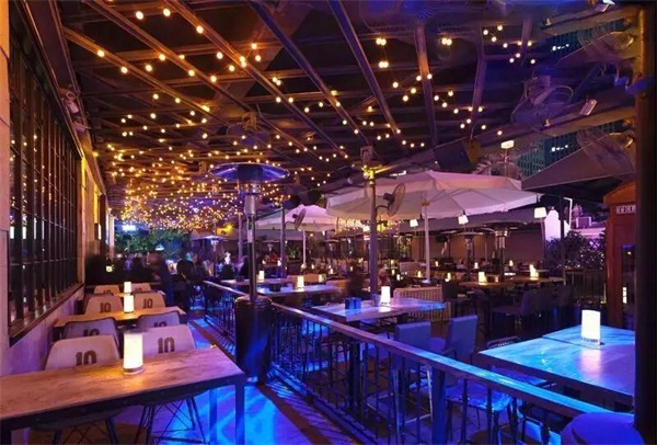 酒吧吧臺(tái)椅