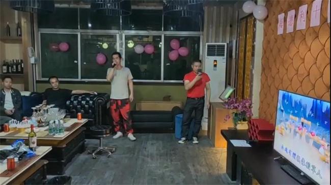 沙發(fā)部翁經(jīng)理唱《愛(ài)拼才會(huì)贏》